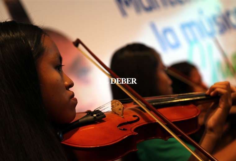 Día del Niño: Orquesta de Santa Ana de Velasco recibe donación de 20 violines 