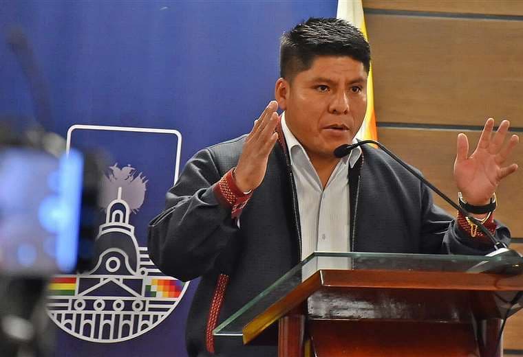 Senado Loza definde a Evo Morales