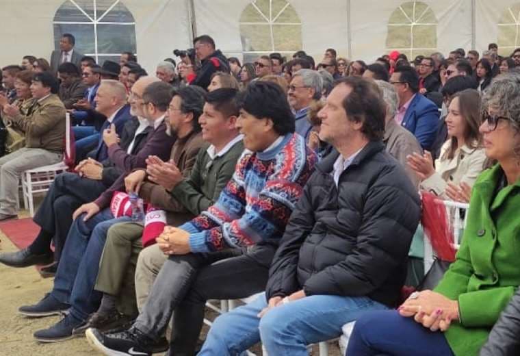 Evo Morales y Carlos Mesa se dieron la mano en el aniversario de Always Ready 