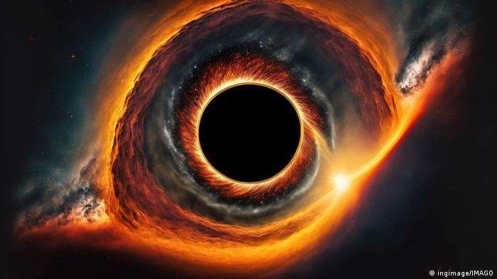 Científicos dan "retoque" a la primera imagen del agujero negro M87