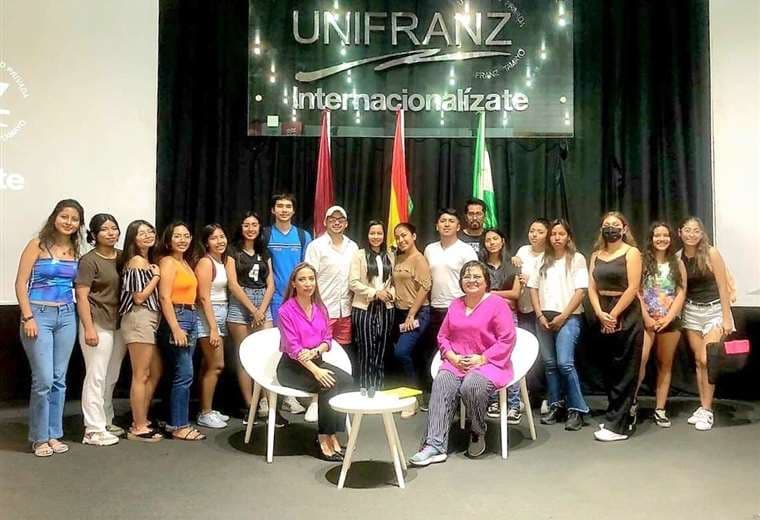 Estudiantes de la Unifranz participaron del simposio