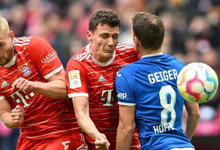 El Bayern Múnich sigue líder pese a nuevo tropiezo y el Dortmund no supo aprovecharlo