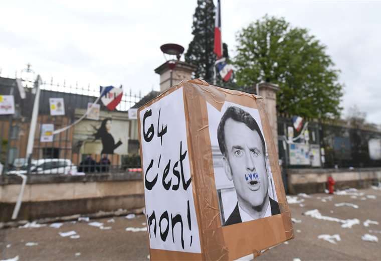 Macron promulga la ley de la reforma de pensiones en Francia