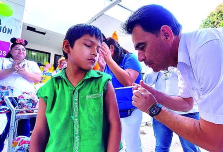 Impulsan vacuna contra poliomielitis y sarampión