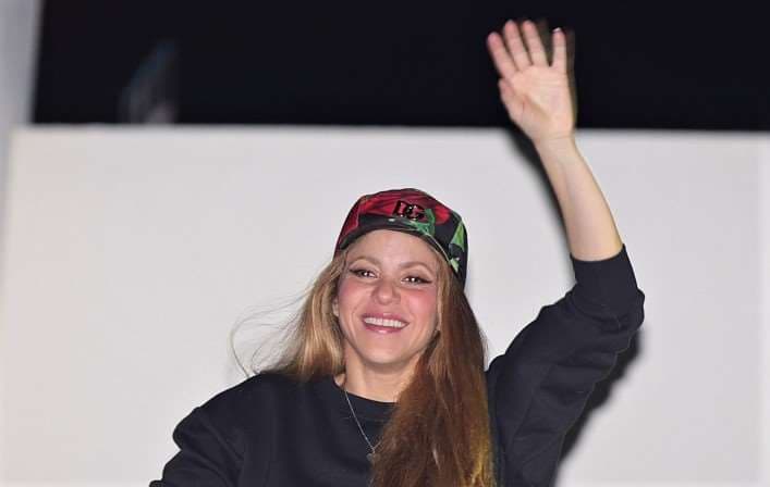 Shakira abandona España con sus hijos tras ser desahuciada por el padre de Piqué