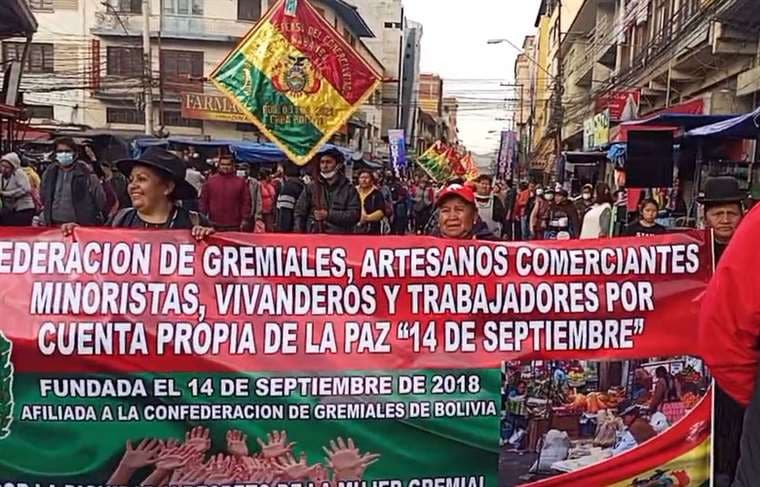 El ampliado de los gremiales comenzó con una marcha. Foto: Los Tiempos. 