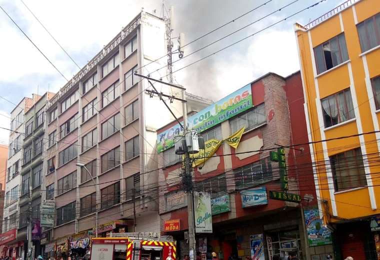 El incendio en la avenida Baptista. Foto: Secretaría de Seguridad. 