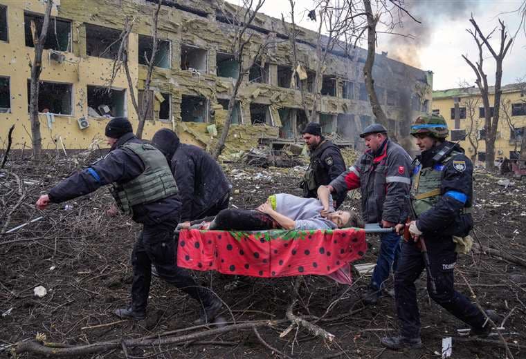 Imagen de víctima de bombardeo en maternidad de Mariúpol gana el World Press Photo