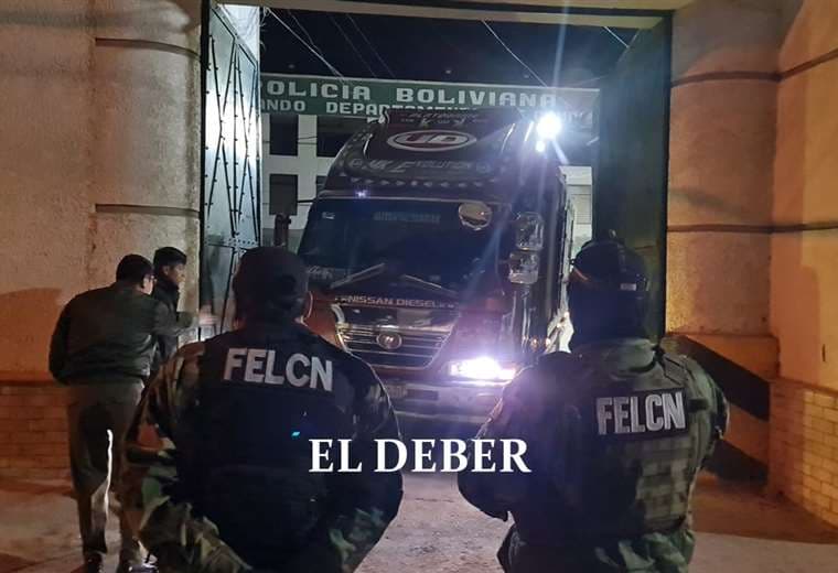 Transportaban combustible en un camión y una ambulancia/Foto: Emilio Huascar 