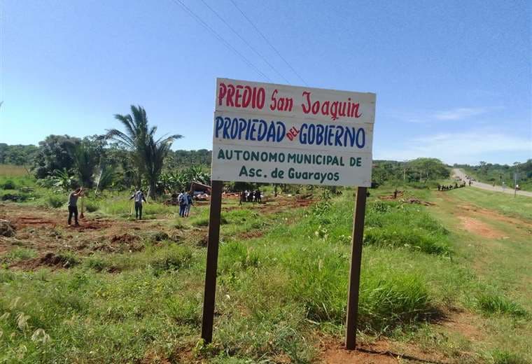 Policía desaloja a 50 familias que estaban asentadas en un predio de Guarayos