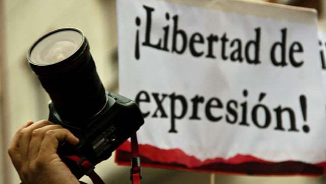 Libertad de prensa y de expresión en Bolivia están en peligro debido a iniciativas del Gobierno, alerta la SIP