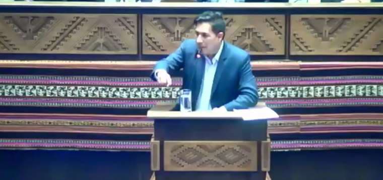 Ministro de Salud se salva de la censura y Choquehuanca corta la sesión de la Asamblea