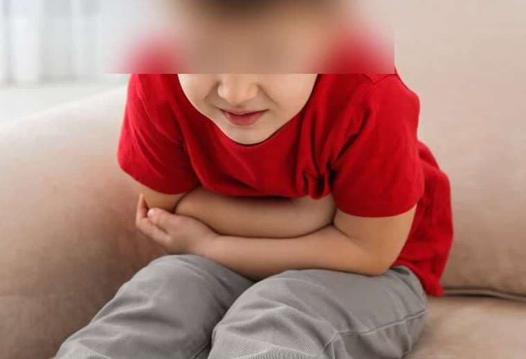 Niño con dolor de estómago. Imagen referencial