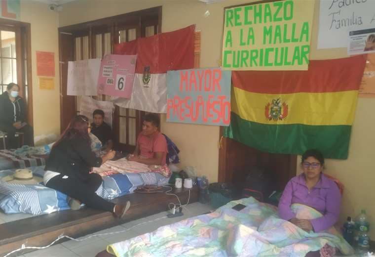 Maestros urbanos no ceden y persisten con huelga de hambre en Tarija