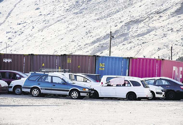 Los importadores pakistaníes, que operan en Iquique y que venden autos nuevos y chutos