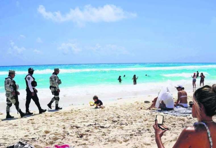 Mueren cuatro personas en balacera en balneario mexicano de Cancún