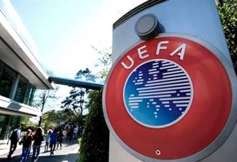 Exteriores de las oficinas de la UEFA.