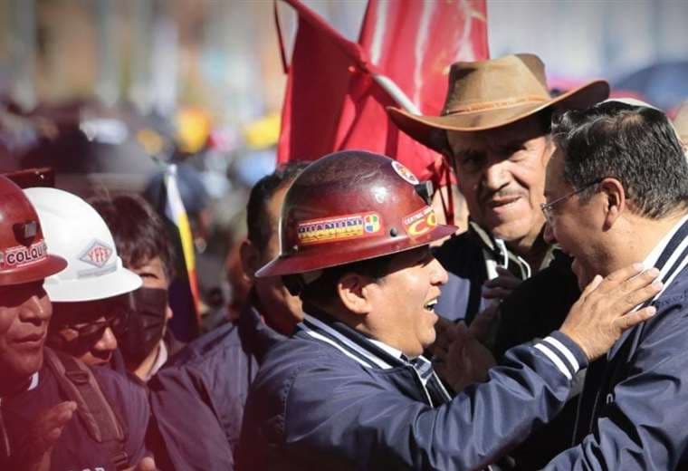 El saludo entre Arce y Huarachi. Bolivia TV