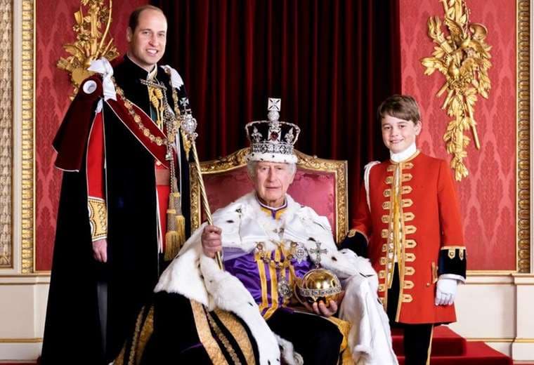 Rey Carlos III: la foto de la coronación que muestra a tres generaciones de la realeza británica