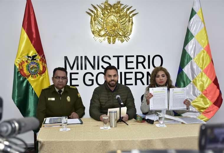 Ministro Del Castillo y responsables de la Policía y la Aduana  /Foto: APG