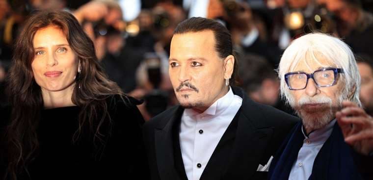  Maiwenn,  Depp y el actor Pierre Richard  en la inauguración del Festival de Cannes
