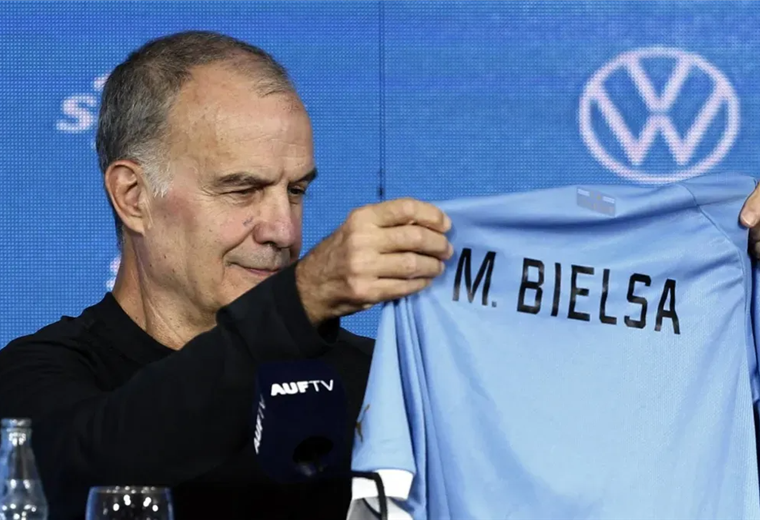 "Uruguay puede fantasear", dijo Bielsa al asumir como DT celeste
