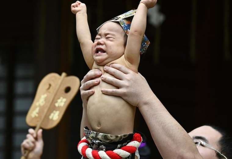 Las multimillonarias medidas de las potencias asiáticas para combatir la baja natalidad (y las dudas sobre su eficacia)
