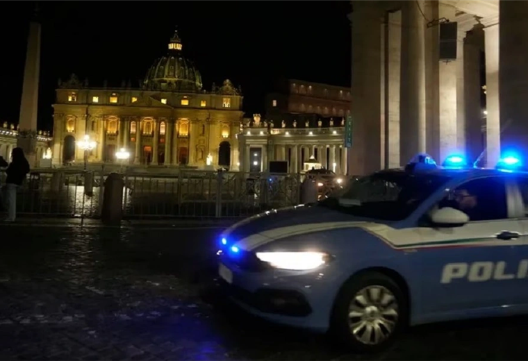 Un hombre forzó la entrada del Vaticano en auto