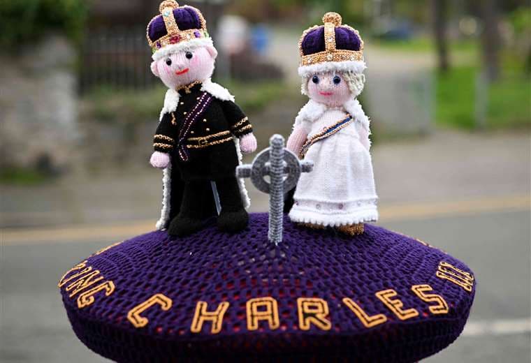 Souvenirs de coronación de Carlos III/Foto: AFP