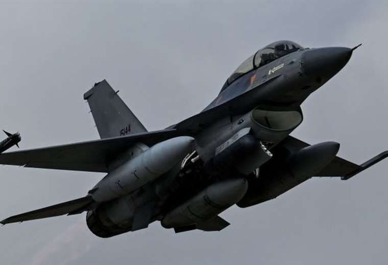 EEUU apoyará que se envíen cazas F-16 a Ucrania y que se entrene a pilotos ucranianos para volarlos