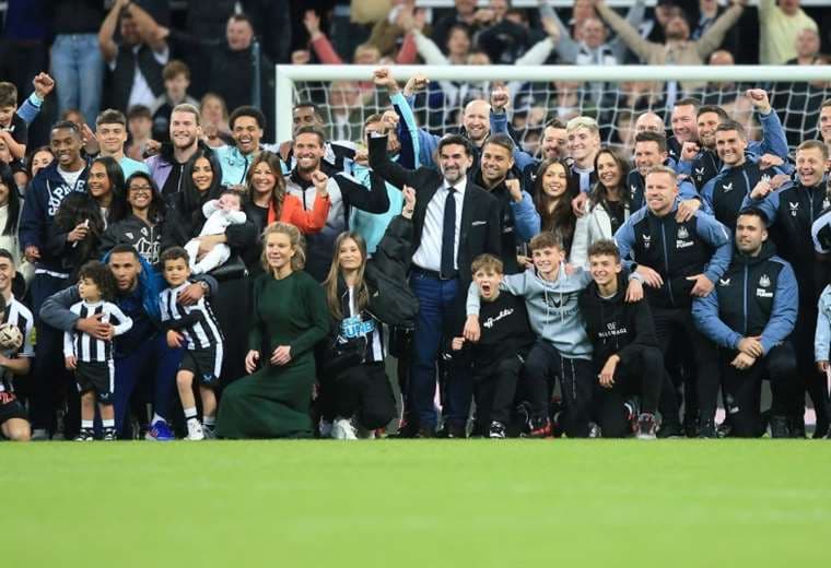 Newcastle sumó ante Leicester el punto necesario para su clasificación a la Champions