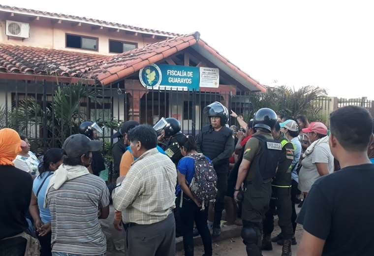 Un grupo de personas tomaron la Fiscalía de Guarayos.