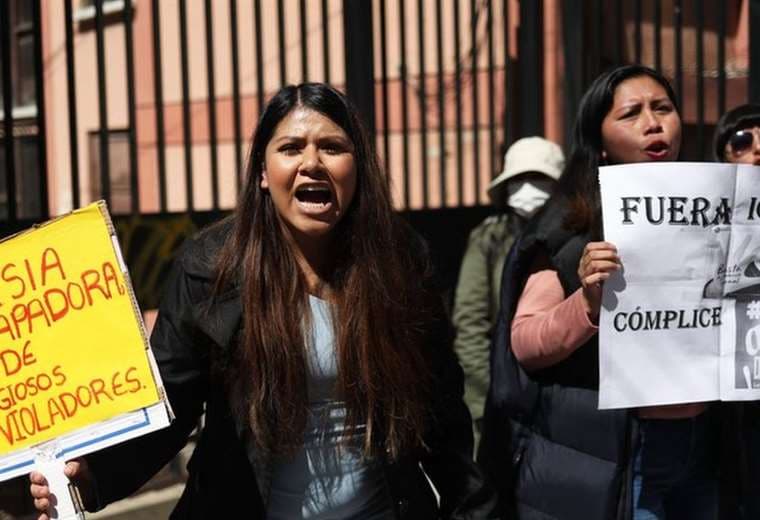 “Ha sido un abuso inhumano, cruel y violento”: el escándalo de agresiones sexuales en la Iglesia católica que conmociona a Bolivia        