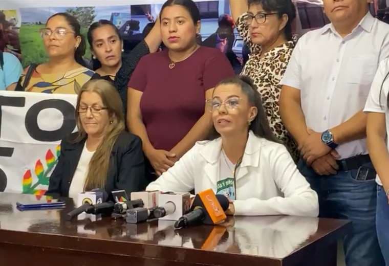 "¡Ya dejen de hacernos sufrir! ¡Dejen tranquilos a nuestros hijos!": María Soledad Vaca, madre del gobernador Camacho 