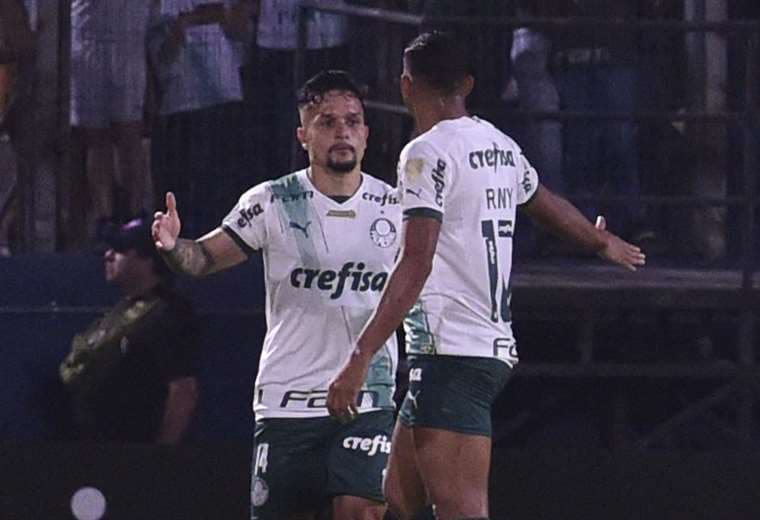 Festejo frío de los jugadores de Palmeiras tras la goleada. Foto: AFP