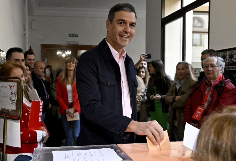 Alta participación en un test electoral para Pedro Sánchez en España