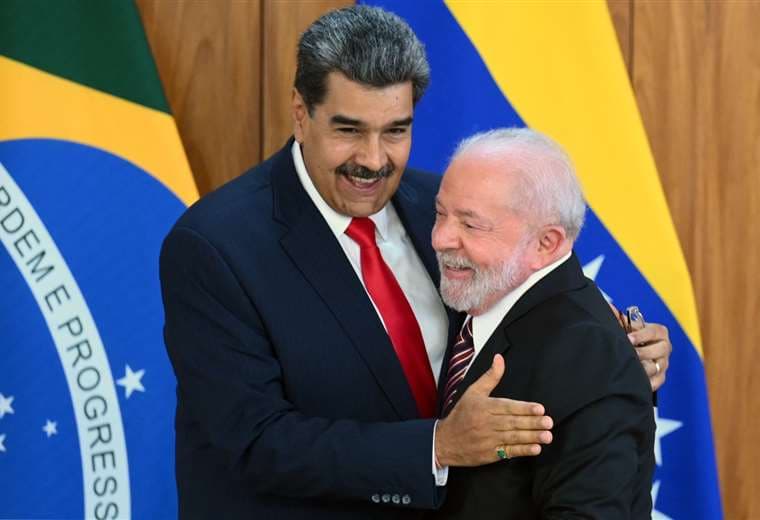 Maduro llegó a la capital brasileña para participar de la reunión convocada por Lula