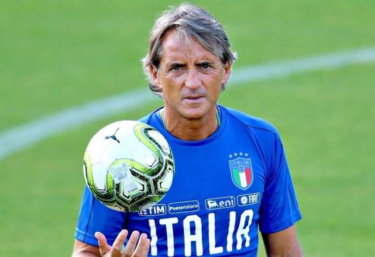 Roberto Mancini dirige técnicamente a la selección italiana. Foto: Internet