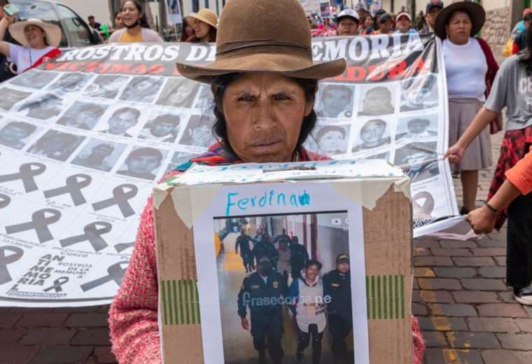 
Perú cometió "violaciones de derechos humanos graves" en las protestas por la destitución del presidente Castillo, dice la CIDH