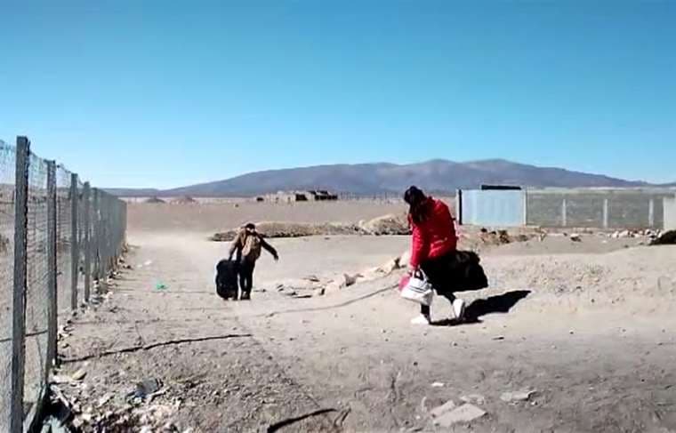 El drama de migrantes que quieren salir de Chile llega a la frontera con Bolivia