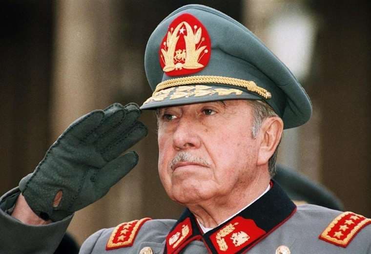 Un 36% en Chile tiene visión favorable de la dictadura a 50 años del golpe de Pinochet