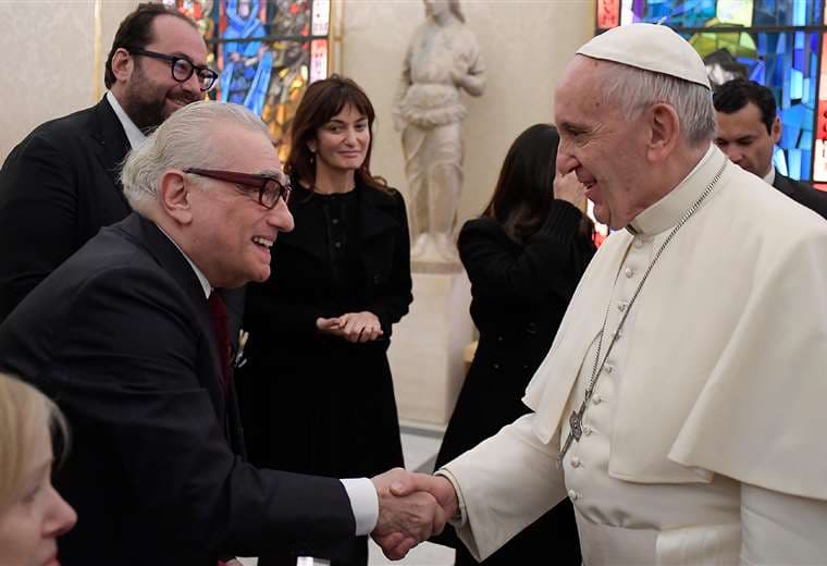 El director realizó una parada en el Vaticano durante su gira por Italia.