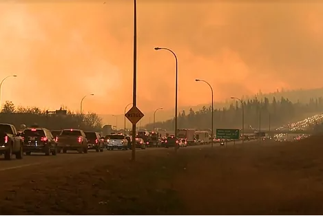 Canadá: evacuadas 25.000 personas por incendios forestales 