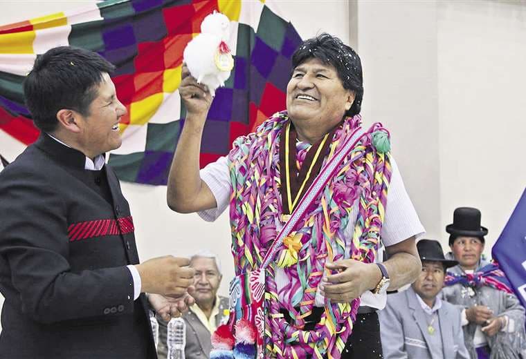 El gobernador de Puno junto a Evo Morales 