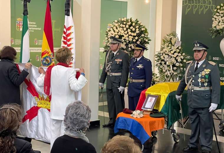 Capilla ardiente en honor al general Prado/ Foto: Gobernación de Santa Cruz