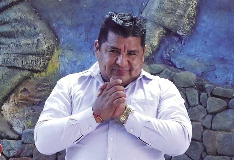 El ministro de Medio Ambiente y Agua, Juan Santos Cruz, es acusado por supuestos cobros ir