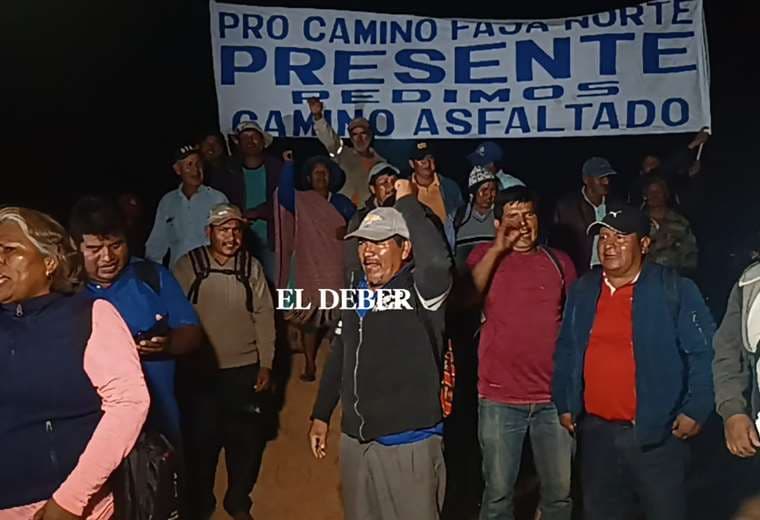 Sin cuartos intermedios, pobladores de Faja Norte mantienen el bloqueo en el puente de Yapacaní