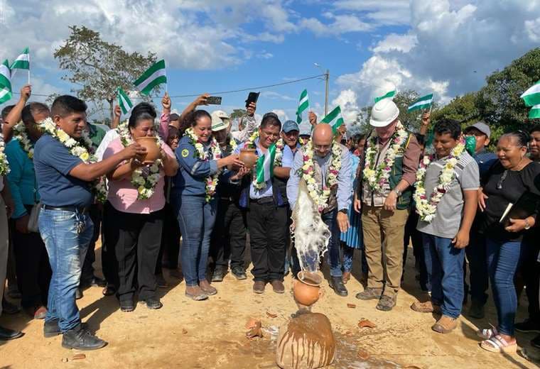 La Gobernación inicia la construcción del pavimento en la Faja Norte en Yapacaní