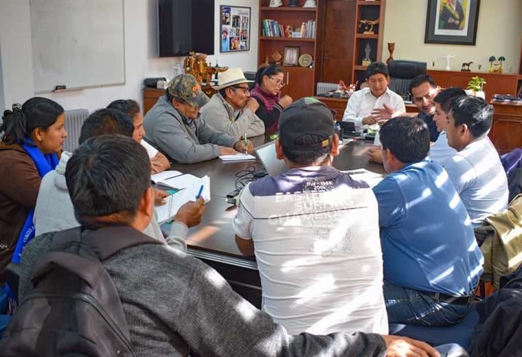 Ministr Montaño se reunió con comunarios de Santa Rosa del Sara