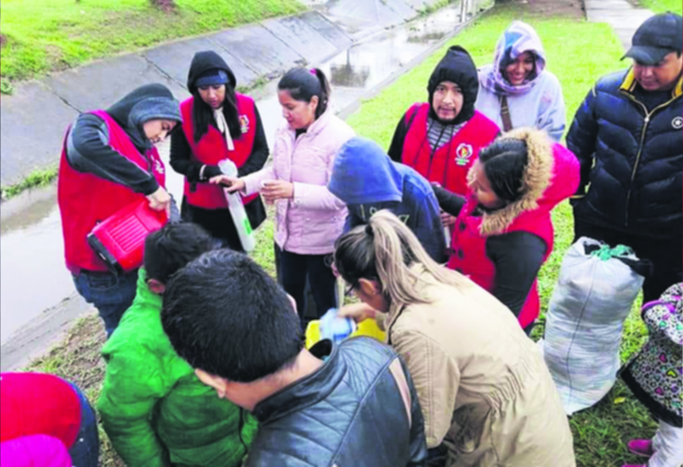 Voluntarios se anticipan a las bajas temperaturas y colectan abrigos